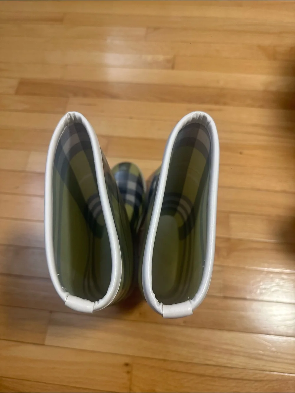 Burberry Green Plaid Rain Boots with White Soles Size 41